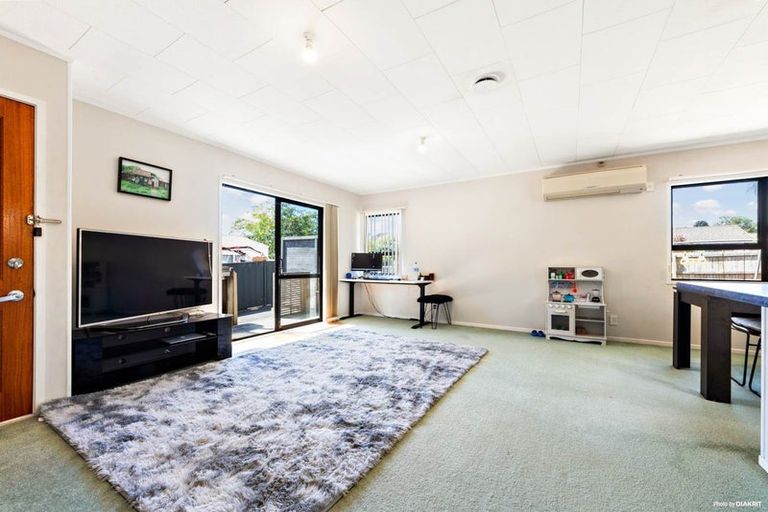 Photo of property in 41 De Quincey Terrace, Highland Park, Auckland, 2010