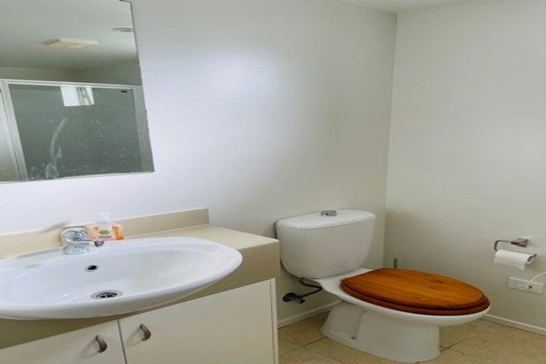Photo of property in 2/30 Opito Way, East Tamaki, Auckland, 2013