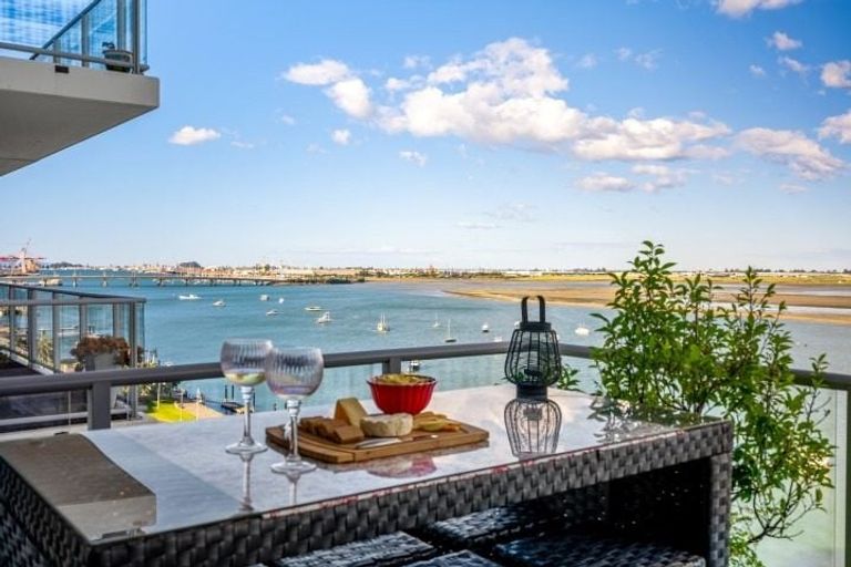 Photo of property in 12/72e Devonport Road, Tauranga, 3110