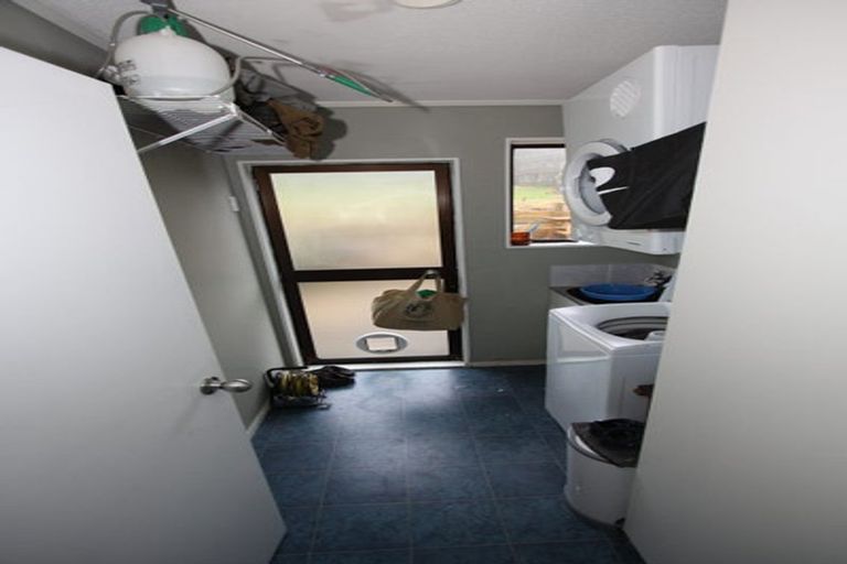 Photo of property in 15 Rice Crescent, Newlands, Wellington, 6037