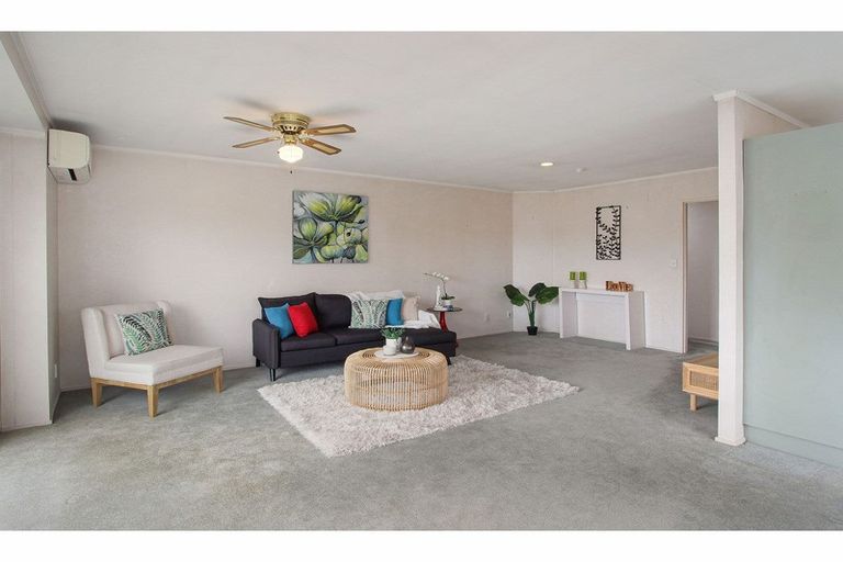 Photo of property in 2/56 Larnoch Road, Henderson, Auckland, 0610