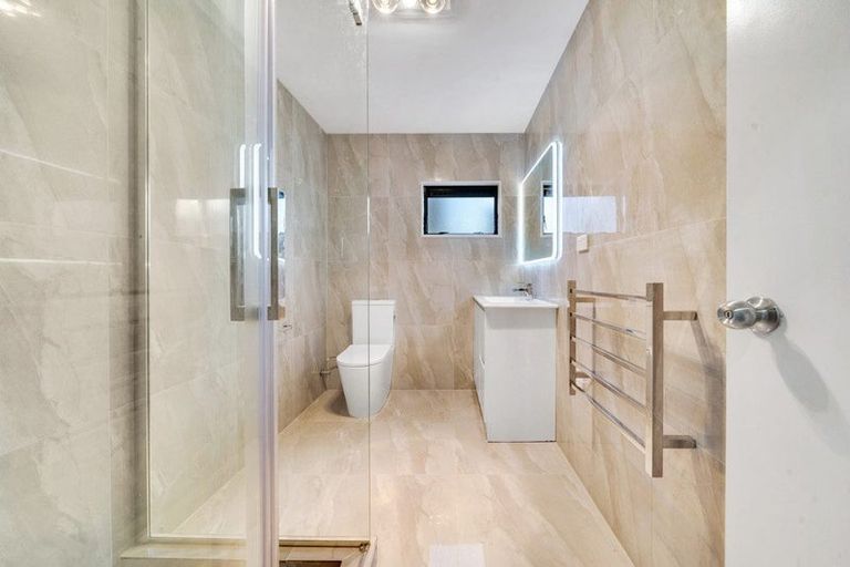 Photo of property in 1/14 Santa Monica Place, Goodwood Heights, Auckland, 2105