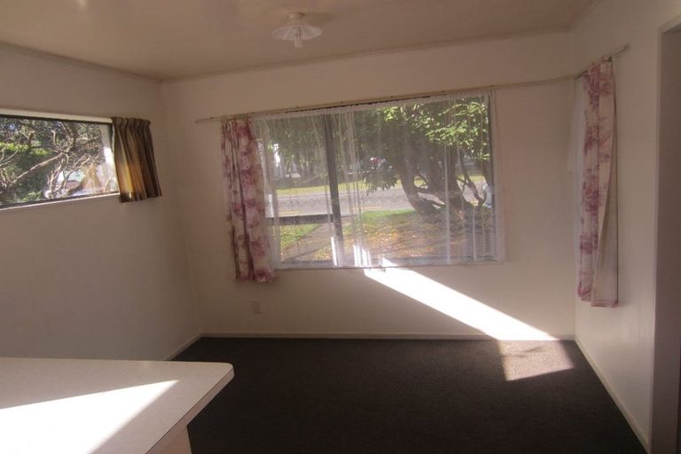 Photo of property in 3 Tawa Street, Tawa, Wellington, 5028