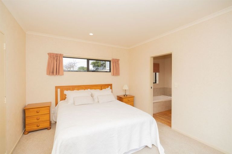 Photo of property in 2 Holden Avenue, Forest Lake, Hamilton, 3200