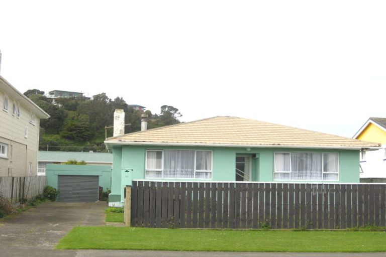 Photo of property in 42 Paritutu Road, Spotswood, New Plymouth, 4310