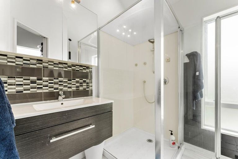 Photo of property in 121 Tauranga Place, Orewa, 0931