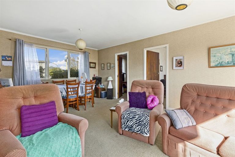 Photo of property in 399 Wairau Road, Totara Vale, Auckland, 0629