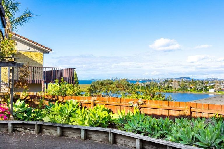 Photo of property in 1/149 West Harbour Drive, West Harbour, Auckland, 0618