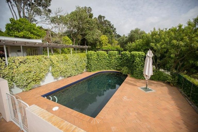 Photo of property in 1229 South Head Road, South Head, Helensville, 0874