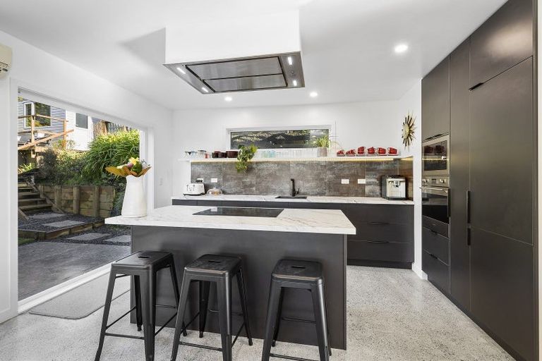 Photo of property in 3 Doris Gordon Crescent, Crofton Downs, Wellington, 6035