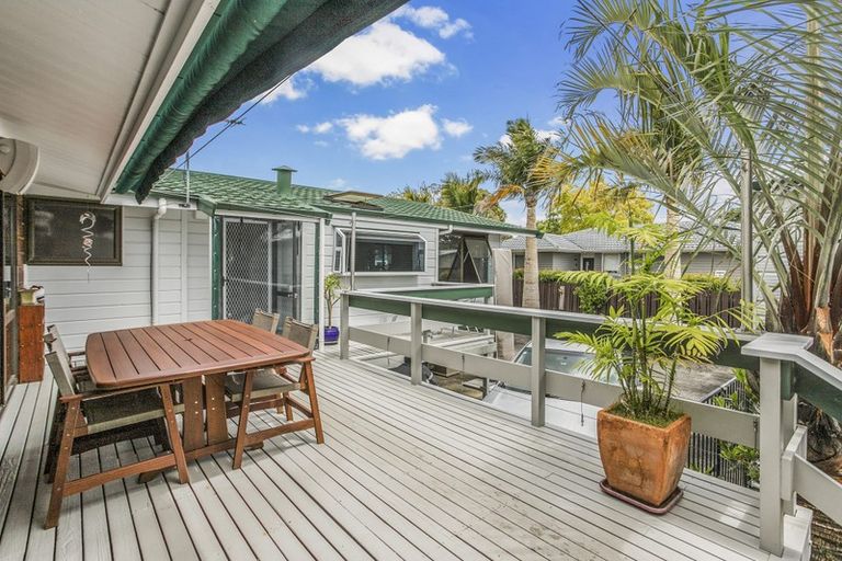 Photo of property in 3 Waterlea Avenue, Mangere Bridge, Auckland, 2022