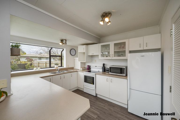 Photo of property in 41 Dalfield Place, Highbury, Palmerston North, 4412