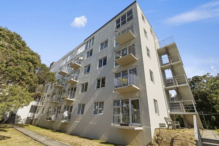 Photo of property in Kingsgate Flats, 10 Austin Street, Mount Victoria, Wellington, 6011
