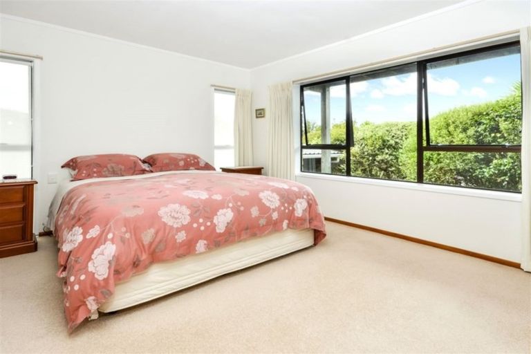 Photo of property in 1/35 Aberdeen Road, Castor Bay, Auckland, 0620
