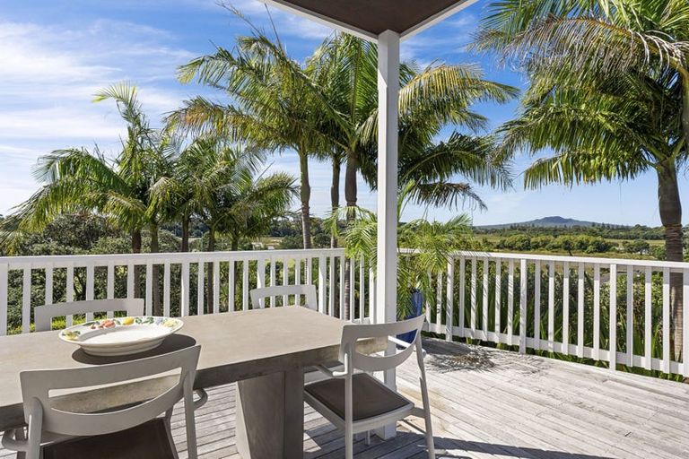 Photo of property in 46 Waterview Road, Stanley Point, Auckland, 0624