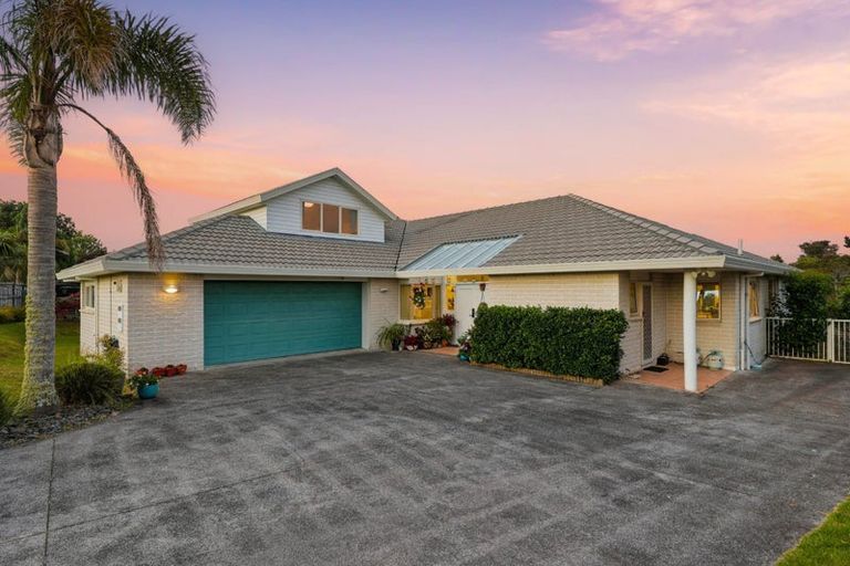 Photo of property in 22 Windfall Grove, Greenhithe, Auckland, 0632