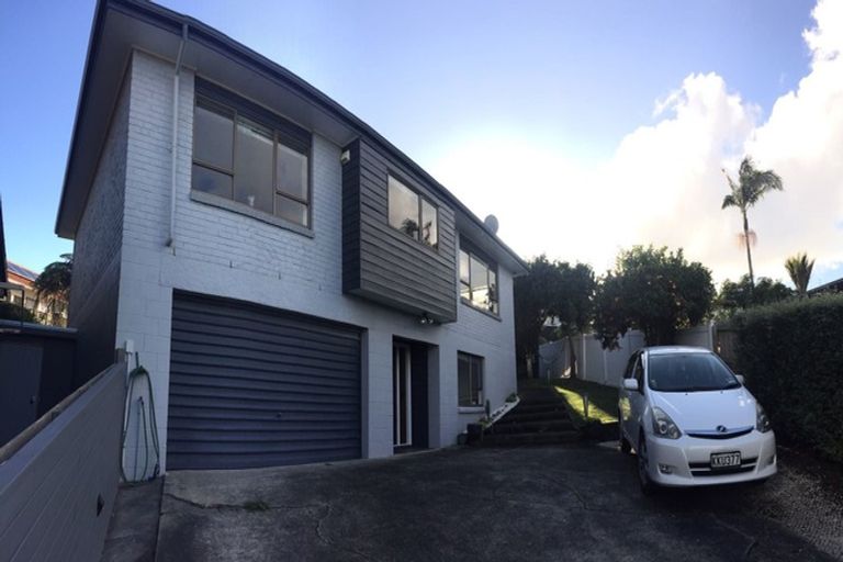 Photo of property in 2/47 Channel View Road, Campbells Bay, Auckland, 0630