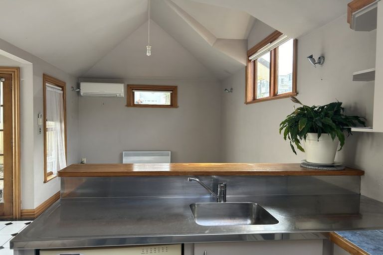 Photo of property in 7a Hawker Street, Mount Victoria, Wellington, 6011