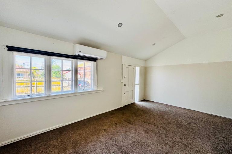 Photo of property in 25 Montilla Place, Manurewa, Auckland, 2102