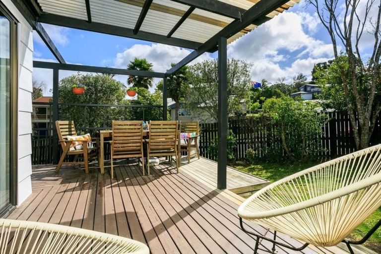 Photo of property in 2/7 Wilkinson Way, Browns Bay, Auckland, 0630