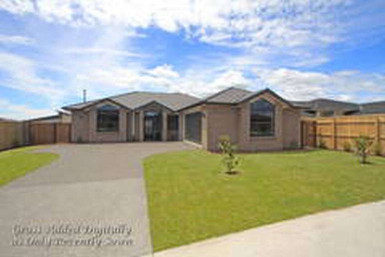 Photo of property in 11 Pateke Way, Paraparaumu Beach, Paraparaumu, 5032