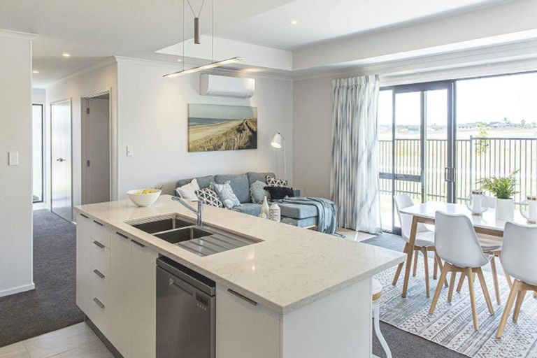 Photo of property in 13 Te Taniwha Road, One Tree Point, 0118