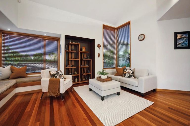 Photo of property in 2/114 Aberdeen Road, Campbells Bay, Auckland, 0620