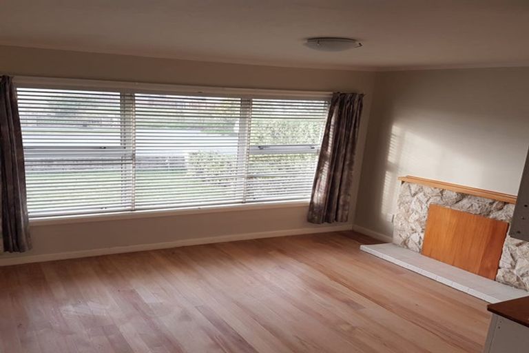 Photo of property in 17 Eglinton Street, Avondale, Christchurch, 8061