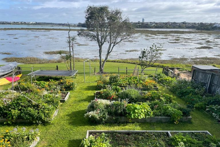 Photo of property in 99 Beresford Street, Bayswater, Auckland, 0622