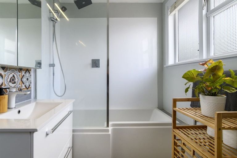 Photo of property in 27a Henderson Crescent, Parkvale, Tauranga, 3112