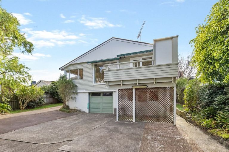 Photo of property in 6 Raines Avenue, Forrest Hill, Auckland, 0620