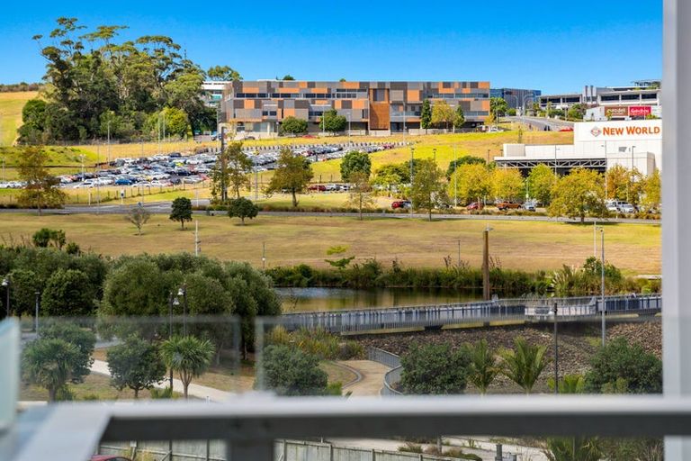 Photo of property in 403/1 Rose Garden Lane, Albany, Auckland, 0632