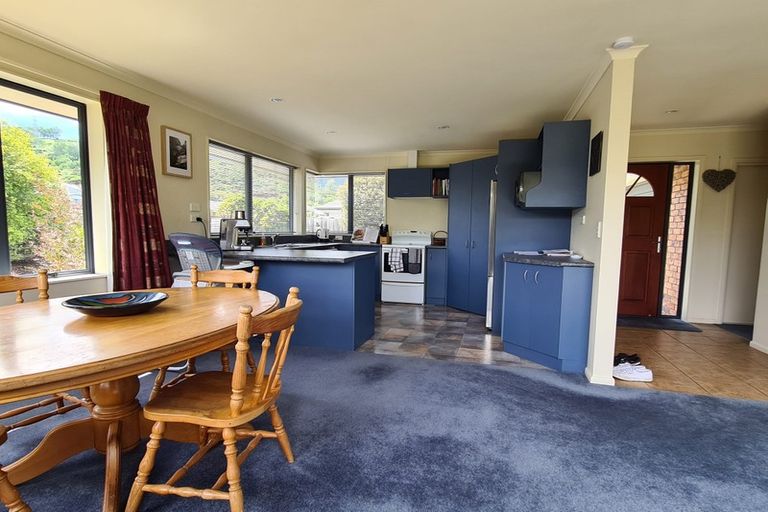 Photo of property in 8 Ngawhatu Road, Stoke, Nelson, 7011