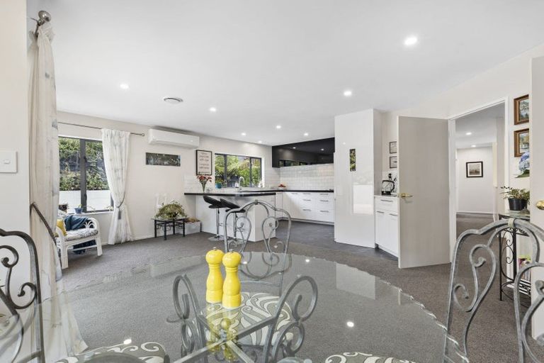 Photo of property in 11 Ruapehu Drive, Fitzherbert, Palmerston North, 4410