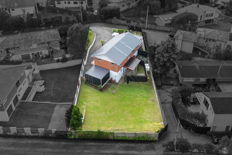 Photo of property in 19 Merchant Avenue, Te Atatu South, Auckland, 0610