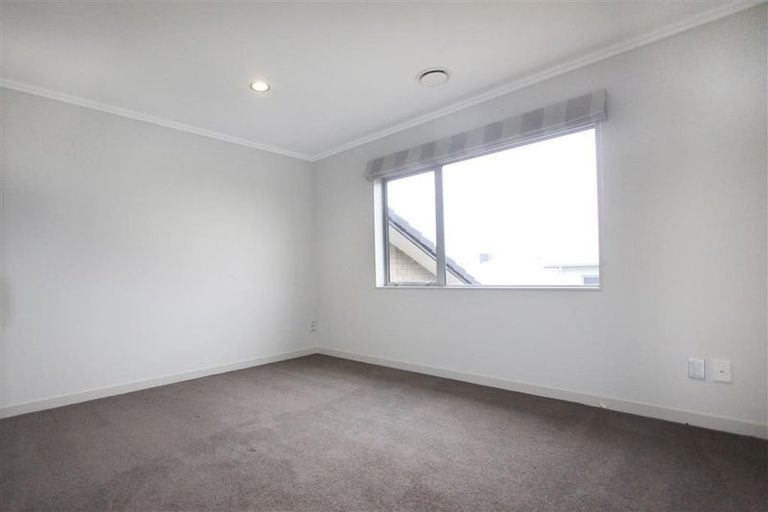 Photo of property in 8 Henriette Place, The Gardens, Auckland, 2105