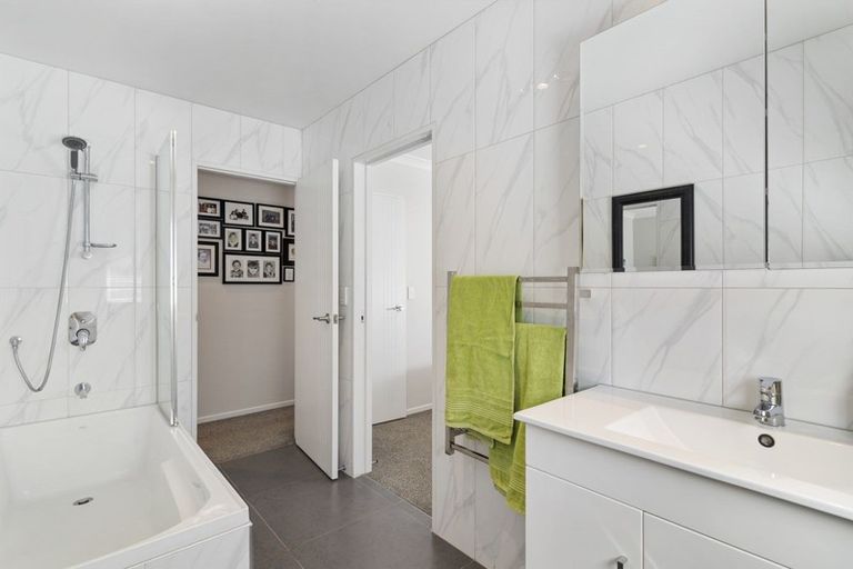 Photo of property in 124a Prince Regent Drive, Half Moon Bay, Auckland, 2012