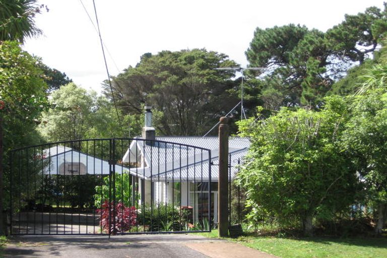Photo of property in 14 Valron Road, Te Atatu South, Auckland, 0602