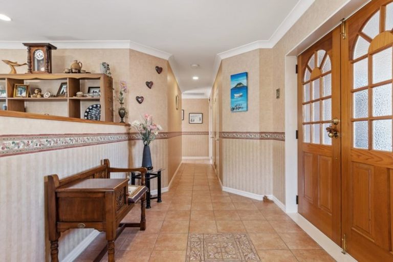 Photo of property in 5 Buckingham Place, Bethlehem, Tauranga, 3110