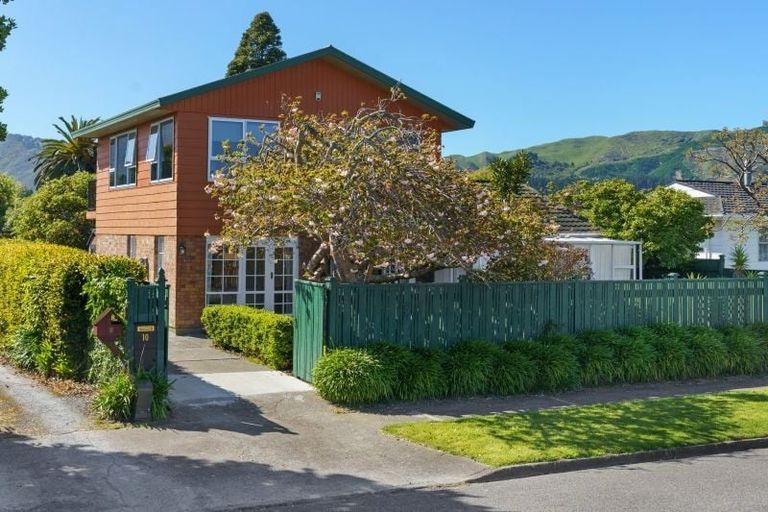 Photo of property in 10 Nimmo Avenue, Waikanae, 5036