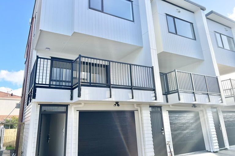 Photo of property in 2/5 Chevis Place, Pakuranga, Auckland, 2010