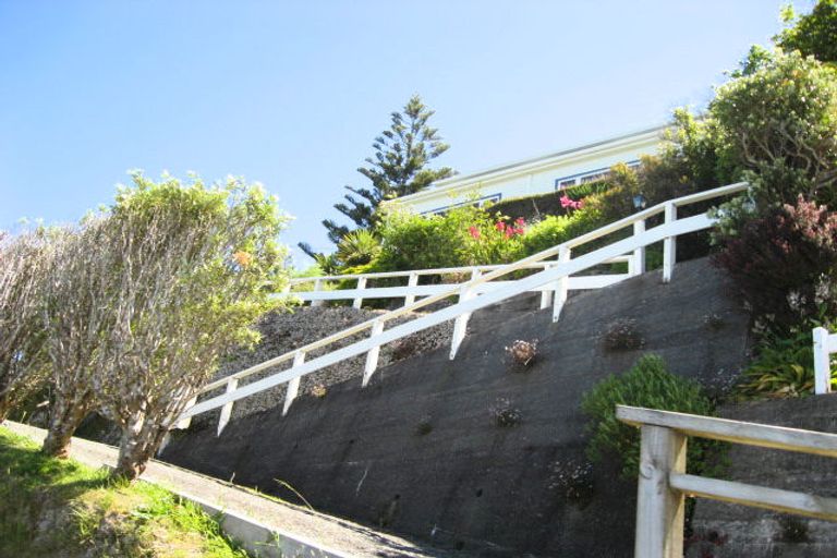 Photo of property in 114 Nicholson Road, Khandallah, Wellington, 6035