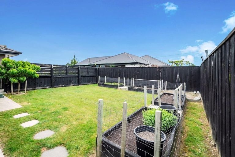 Photo of property in 21 Shillingford Boulevard, Rolleston, 7615