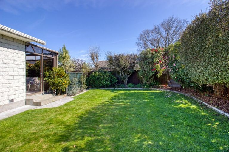 Photo of property in 2/10 Montclare Avenue, Ilam, Christchurch, 8041