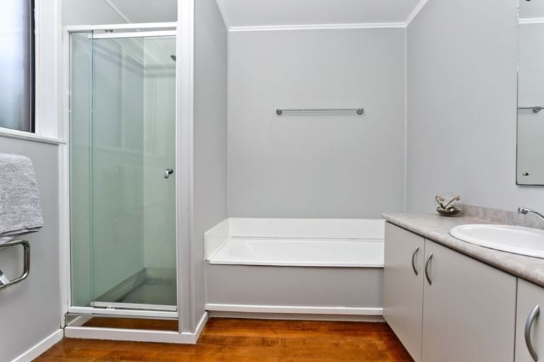 Photo of property in 1/279 Sunset Road, Sunnynook, Auckland, 0632