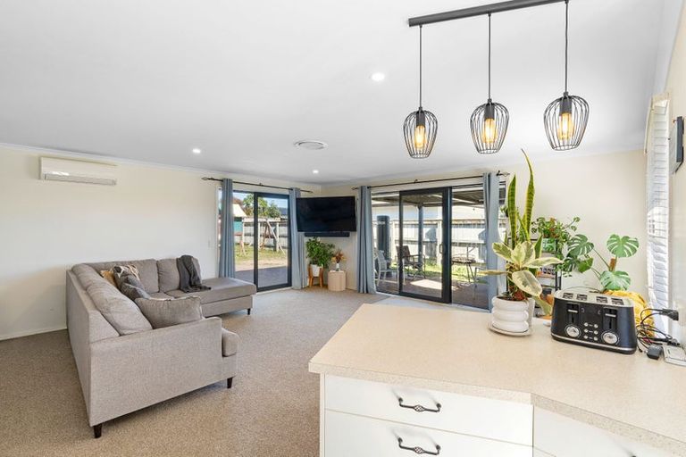 Photo of property in 23 Waipunahau Road, Waikanae, 5036