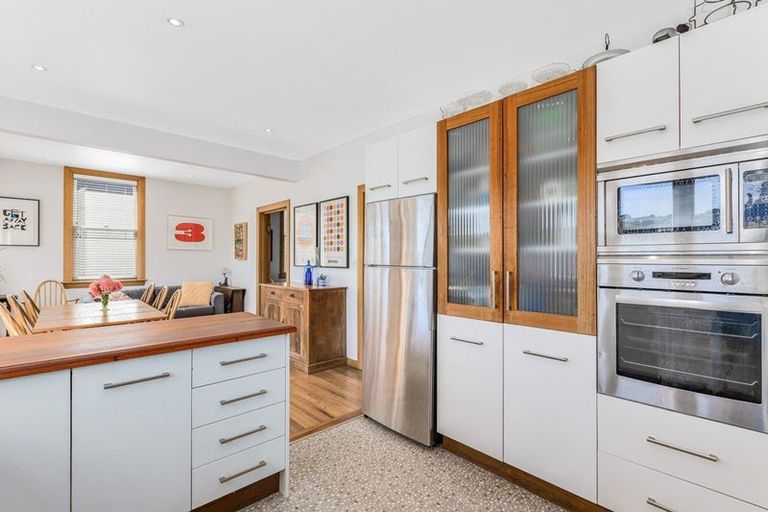 Photo of property in 18 Mills Road, Brooklyn, Wellington, 6021