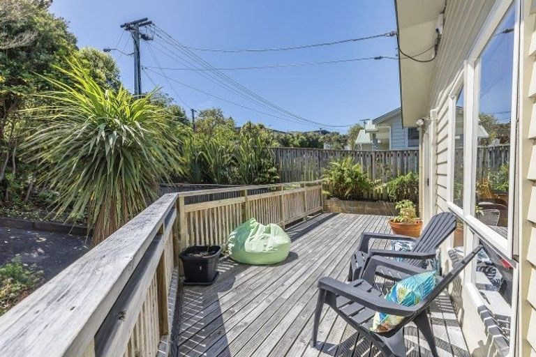 Photo of property in 2 Corlett Road, Plimmerton, Porirua, 5026