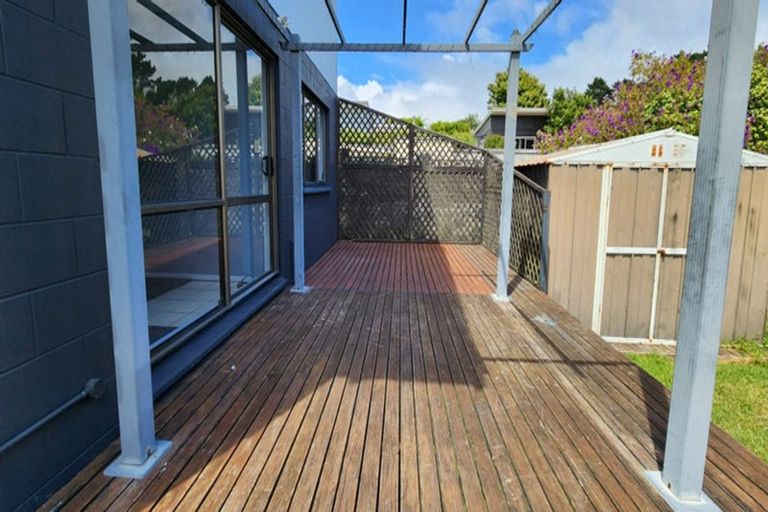 Photo of property in 84 Pioneer Road, Moturoa, New Plymouth, 4310