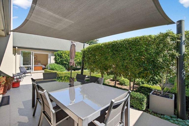 Photo of property in 10 Fairway Drive, Martinborough, 5711